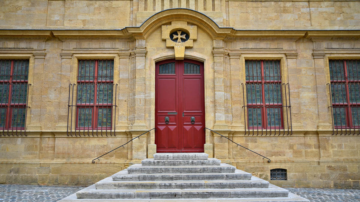 Musée Granet – façade et parvis, face à l’église Saint-Jean-de-Malte