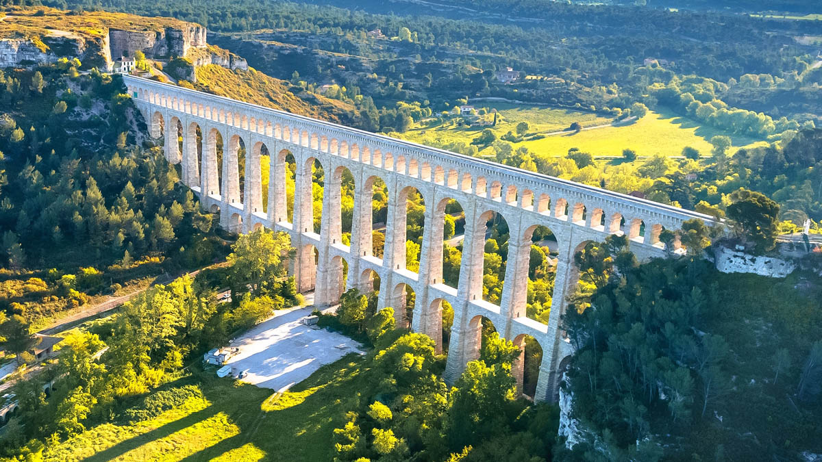 Aqueduc de Roquefavour vu depuis la vallée de l’Arc
