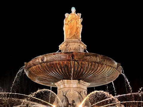 Rotonde — plan serré des statues
